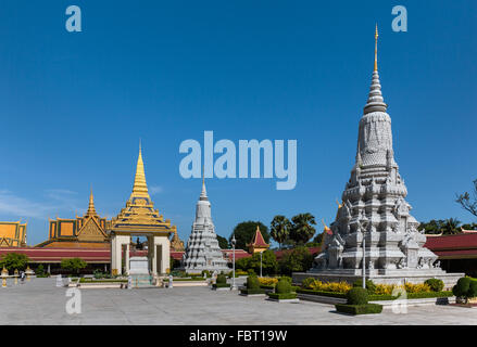 Phochani Stupa, Pavillon du Roi Norodom et Stupa de Le Roi Ang Duong, Pagode d'argent, du Palais Royal, Phnom Penh, Cambodge Banque D'Images