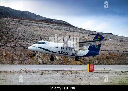 Aegean Airlines avion Bombardier Dash décollant de Kalymnos Banque D'Images