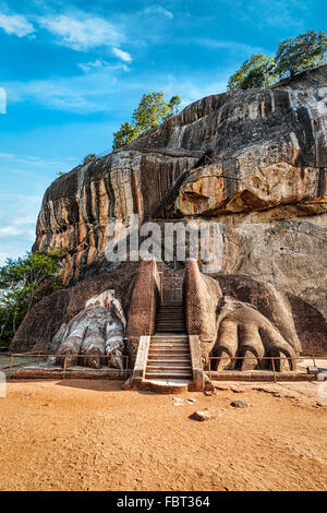 Pattes de Lion sur le sentier du rocher de Sigiriya, Sri Lanka Banque D'Images