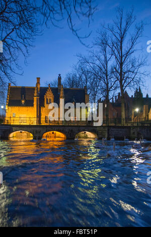 Maison éclusière sur canal, Bruges Banque D'Images