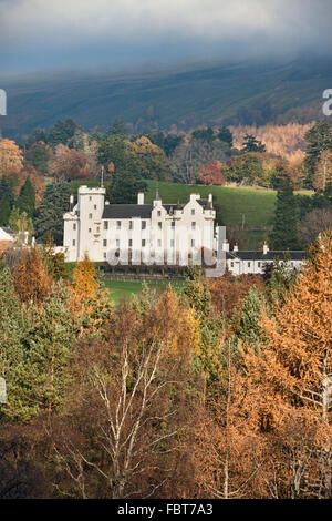 Château de Blair Atholl, automne, de l'A9, Perthshire, Écosse, Royaume-Uni Banque D'Images