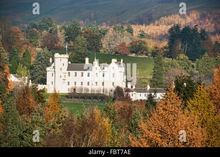 Château de Blair Atholl, automne, de l'A9, Perthshire, Écosse, Royaume-Uni Banque D'Images