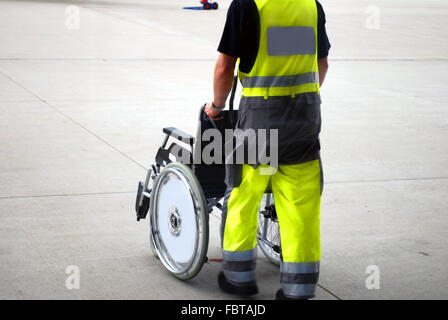 L'aéroport de fauteuil roulant Banque D'Images