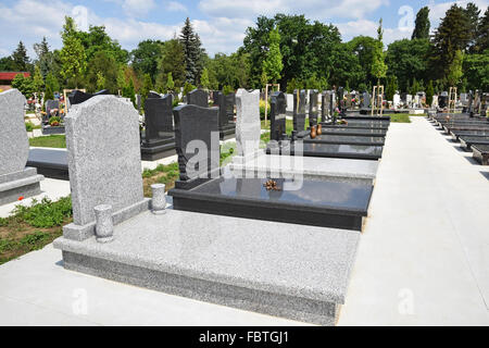 Pierres tombales dans le cimetière public Banque D'Images