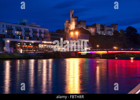 Rivière Ness à Inverness, nuit, les lumières, Inverness, Highlands, Écosse, Royaume-Uni Banque D'Images