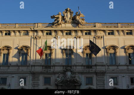 ROME, ITALIE - 30 décembre 2014 : Le Palazzo della Consulta façade frontale à Rome, Italie Banque D'Images