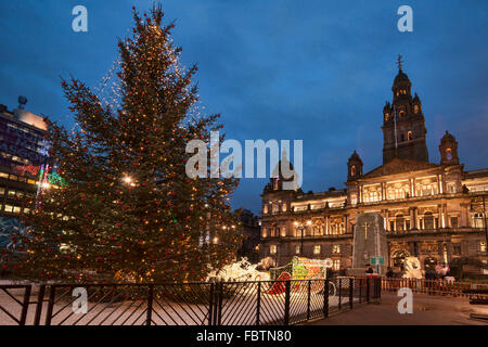 George Square, Glasgow City Chambers, lumières de Noël, Soirée, Ecosse, Royaume-Uni Banque D'Images