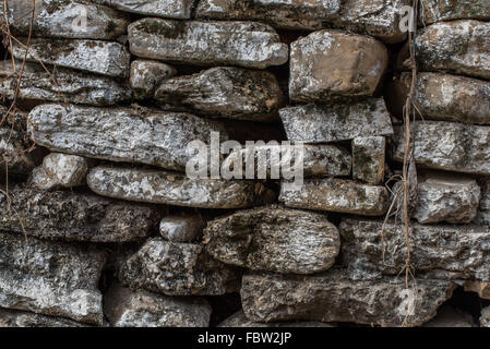Gros plan sur un mur en pierre sèche. INDE Banque D'Images