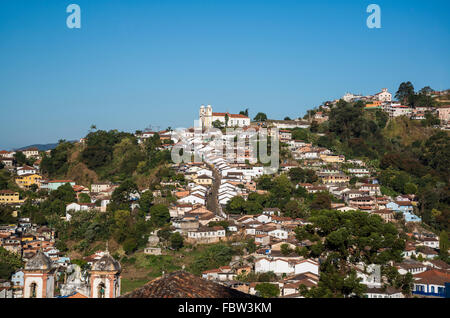 Ouro Preto avec vue sur l'église Santa Efigenia, Minas Gerais, Brésil Banque D'Images