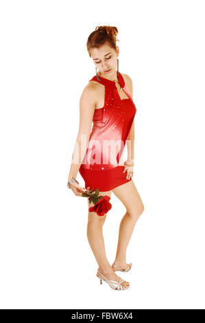 Girl in red dress avec rose. Banque D'Images