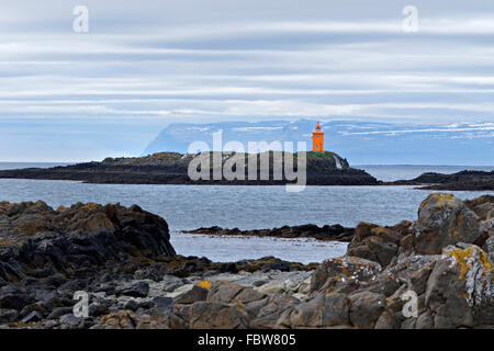 Le phare sur l'île de Flatey, petite île, l'Islande, l'Europe. Banque D'Images