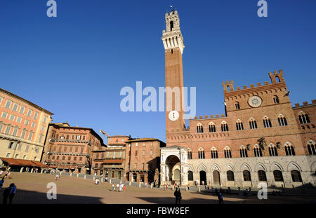 Italie, Toscane, Sienne, Piazza del Campo, Palazzo Pubblico Banque D'Images