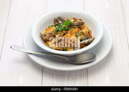 Pâtes aux palourdes sarde, la cuisine italienne, fregula con vongole, fregola con arselle Banque D'Images