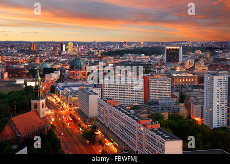 Coucher du soleil sur les toits de Berlin Banque D'Images