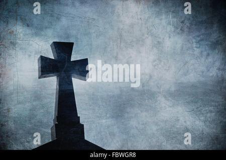 Grunge image d'une croix dans le cimetière, l'arrière-plan d'halloween parfait Banque D'Images