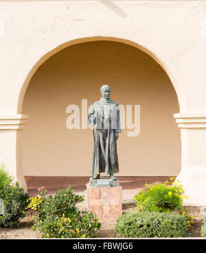 Le Père Junipero Serra Mission Santa Ines statue Banque D'Images