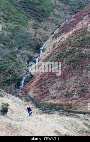 Randonneurs sur le Pennine Way près de Marsden, West Yorkshire Banque D'Images