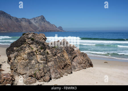 Plage le long de la côte sud-africaine Banque D'Images