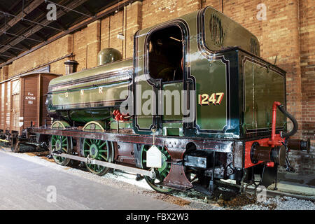 Locomotives historiques dont les deux moteurs diesel et à vapeur. Aussi des artefacts de leur époque respective. Banque D'Images