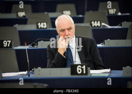 Membre du Parlement européen (MPE) Jan Olbrycht, lors d'un débat au siège du Parlement européen à Strasbourg, France le 19.01.2016 par Wiktor Dabkowski Banque D'Images