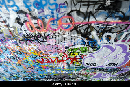 Graffitis au skate park South Bank de Londres Banque D'Images