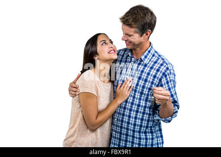 Couple tout en maintenant des touches fléchées Banque D'Images