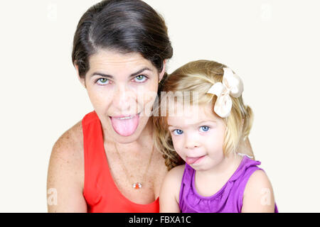 Mother and Daughter Making Faces stupides Banque D'Images