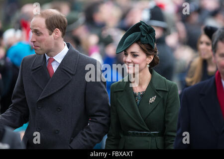 Le prince William et Catherine, duchesse de Cambridge à Sandringham Church le 25 décembre 2015. Banque D'Images
