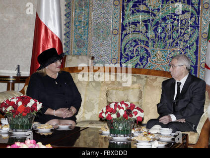 Alger. 19 Jan, 2016. Le Président de Malte en visite Marie Louise Coleiro Preca (L) rencontre avec Abdelkader Bensalah, le président du Conseil algérien de la Nation à Alger (Algérie), le 19 janvier 2016. Le président de Malte Marie Louise Coleiro Preca a commencé une visite de trois jours en Algérie, le mardi. © Xinhua/Alamy Live News Banque D'Images