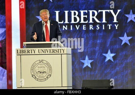 Lynchburg, Virginie, USA. 18 janvier, 2016. GOP candidate présidentielle Donald Trump s'exprimant lors de la vigne Centre situé sur le campus de l'Université de Liberty. © Tina Fultz/ZUMA/Alamy Fil Live News Banque D'Images