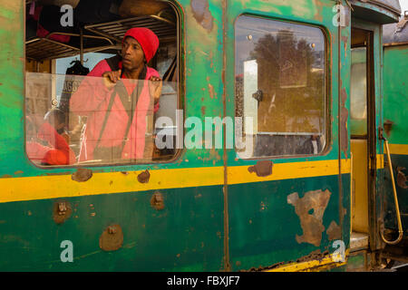 Le train à la gare de Sahambavy, chemins de fer entre Sahambavy et Fianarantsoa, Madagascar Banque D'Images