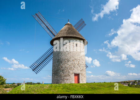 Scène rurale de Skerries Ancien moulin à vent traditionnel Banque D'Images