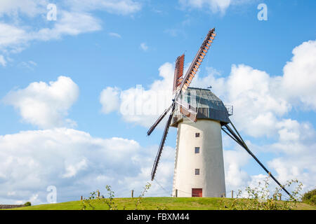 Scène rurale de Skerries Ancien moulin à vent traditionnel Banque D'Images