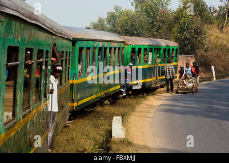 Le train entre Sahambavy et Fianarantsoa, Madagascar Banque D'Images