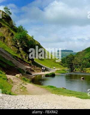 La rivière Dove à Dovedale Derbyshire, Angleterre, Royaume-Uni Banque D'Images