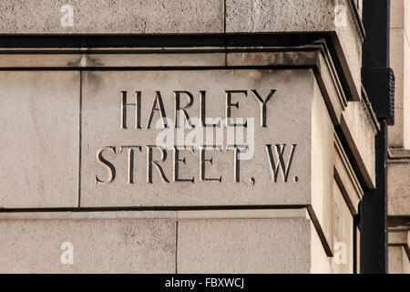 Londres, Royaume-Uni - 19 janvier 2016 : une plaque de rue pour Harley Street à Londres, le 19 janvier 2016. Harley Street est mieux connu fo Banque D'Images