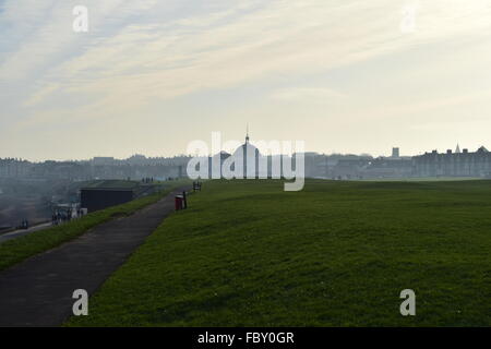 Whitley Bay Liens Ville Espagnole avec Dome en arrière-plan Banque D'Images