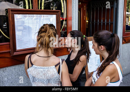 Espagne,Europe,européen,espagnol,hispanique latin Latino immigrants minorités ethniques, Madrid,Centro,Plaza de Isabel II,la Traviata Restaurante,Rest Banque D'Images