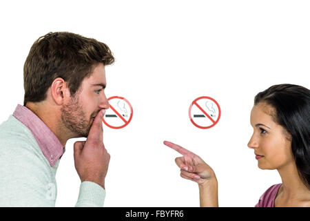 Couple avec stop smoking sign Banque D'Images