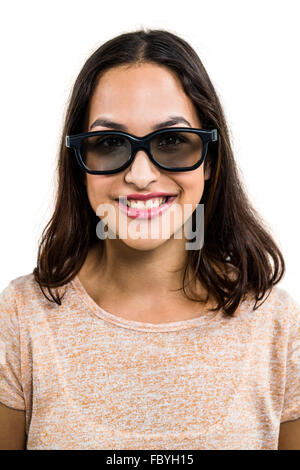 Portrait of happy young woman wearing sunglasses Banque D'Images