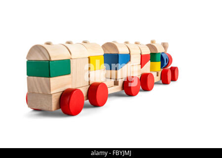 Petit train en bois avec des blocs colorés isolated over white Banque D'Images
