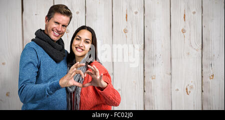 Image composite de portrait de couple avec les mains en forme de coeur Banque D'Images