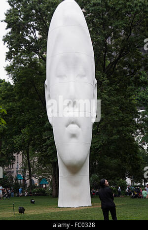 Sculpture de Jaume Plensa appelé Echo à Madison Park, NYC, Juin 2011 Banque D'Images