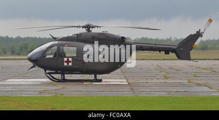 Un UH-72 Lakota hélicoptère utilitaire medevac. Banque D'Images