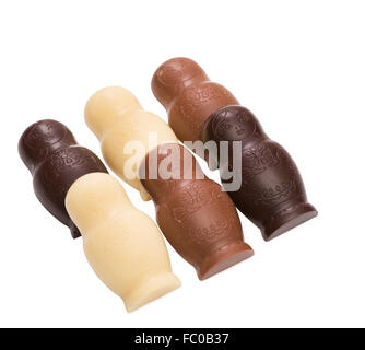 Poupées matriochka chocolat isolated on white Banque D'Images