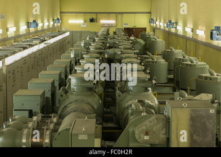 Tension élevée dans une centrale électrique Banque D'Images