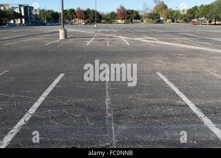 Parking voiture vide, l'espace disponible Banque D'Images