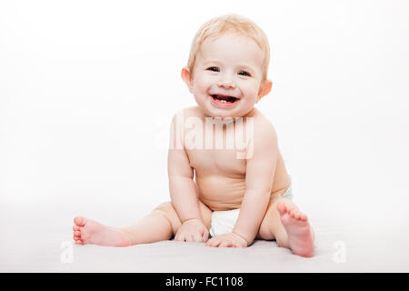 Peu souriant mignon bébé enfant nouveau-né Banque D'Images