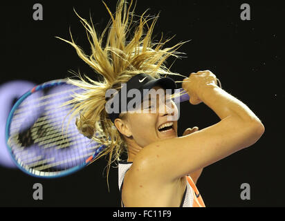 Melbourne, Australie. 20 Jan, 2016. Maria Sharapova est en concurrence de la Russie contre la Biélorussie Aliaksandra Sasnovich pendant le deuxième tour du simple dames à l'Australian Open Tennis Championshis à Melbourne, Australie, le 20 janvier 2016. Maria Sharapova a gagné 2-0. Credit : Bi Mingming/Xinhua/Alamy Live News Banque D'Images