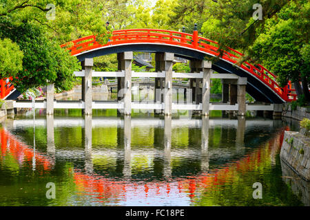 Osaka, Japon au pont Taiko Sumiyoshi Taisha Temple de Grand. Banque D'Images